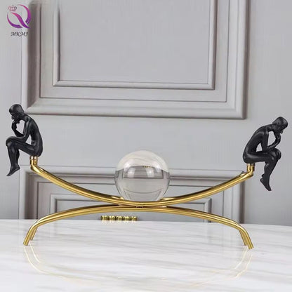 Escultura Pensante con Esfera de Cristal - ALTOQUE