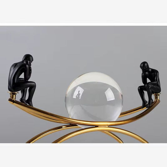 Escultura Pensante con Esfera de Cristal - ALTOQUE