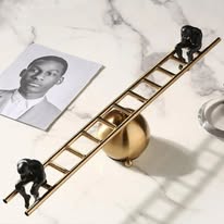 Adorno Pensantes en Escalera - ALTOQUE