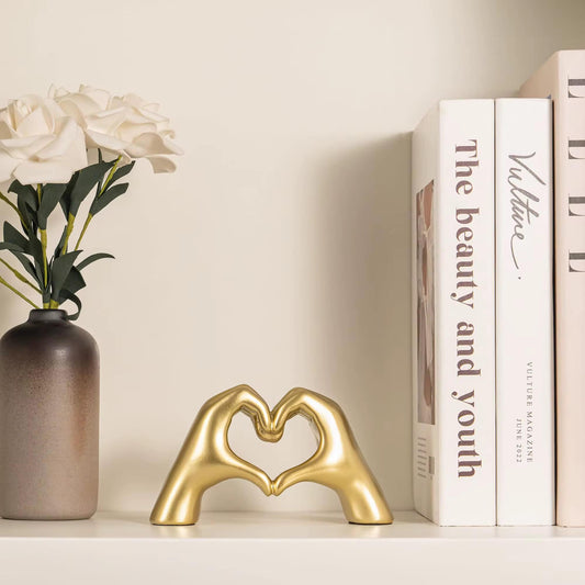 Adorno Manos en Corazón  Doradas