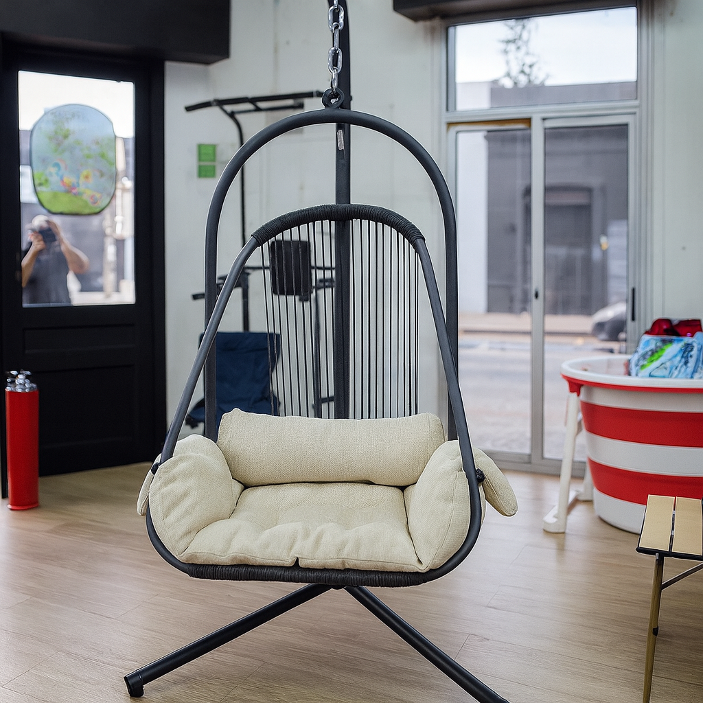 Sillón Colgante Tipo Nido con Base Metálica y Almohadón Acolchado